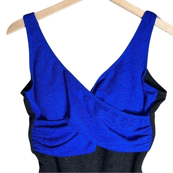 Sporti Textured Chlorine Resistant Front Twist Colorblock One Piece Slimsuit 12 - Picture 3 of 6